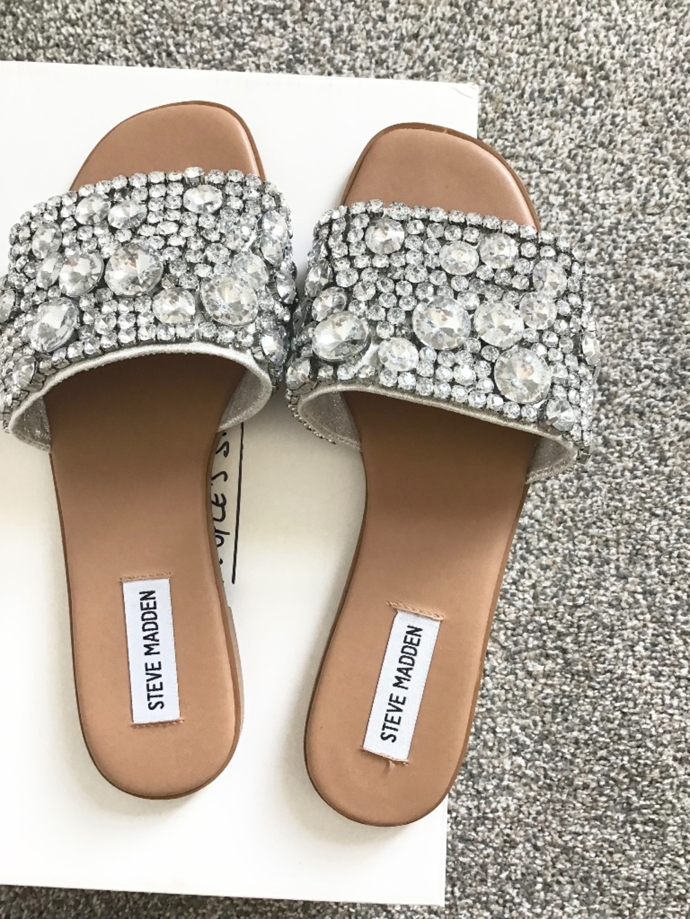 Like New Steve Madden silver gem sandal shoes size 8.5
